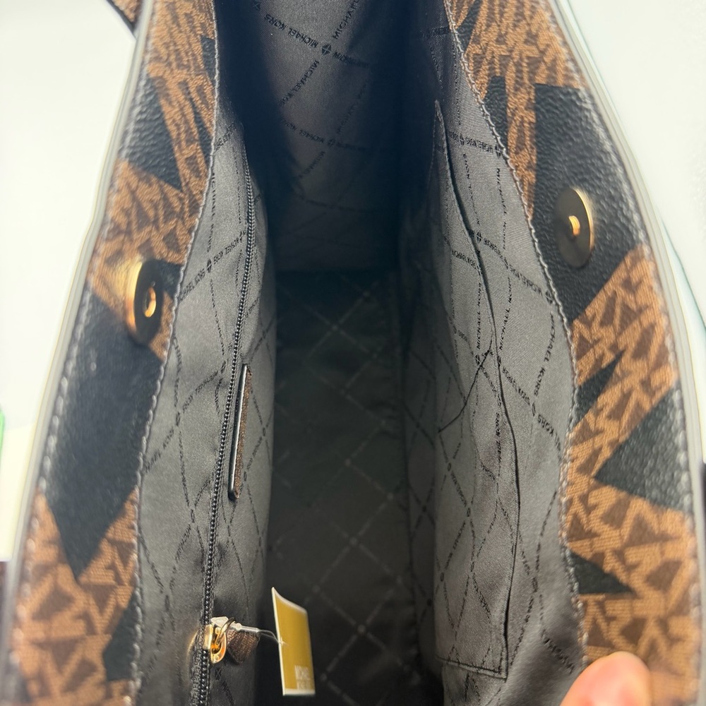 Michael Kors Kenly Large MK Logo Tote Bag NWT - Picture 9 of 10